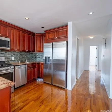Image 7 - 665 East 87th Street, New York, NY 11236, USA - House for sale