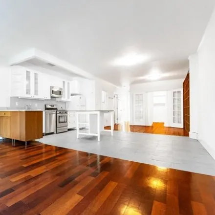 Image 4 - 163a 14th St, Brooklyn, New York, 11215 - House for sale
