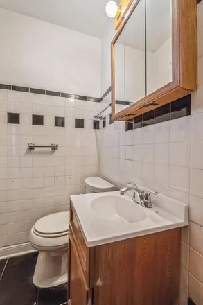 Image 9 - 8737 South East End Avenue, Chicago, IL 60617, USA - House for sale