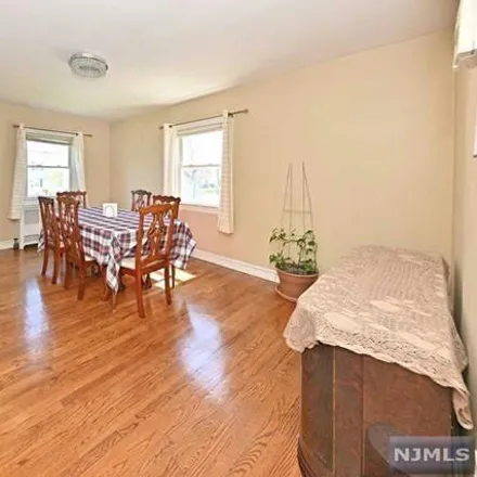 Image 3 - 87 Sinniger Place, Maywood, Bergen County, NJ 07607, USA - House for sale