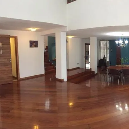 Buy this 5 bed house on Clinica Grupo Health in Pedregal, 170100