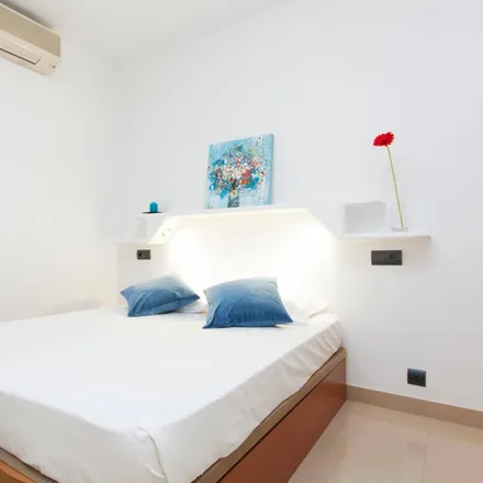 Rent this 1 bed apartment on Rambla dels Encants in 215, 08025 Barcelona