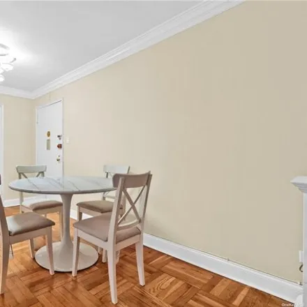 Image 6 - 140-21 31st Road, New York, NY 11354, USA - Apartment for sale