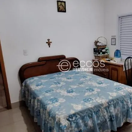 Buy this 3 bed house on Rua Luíz Roberto Alcântara in Alto Umuarama, Uberlândia - MG