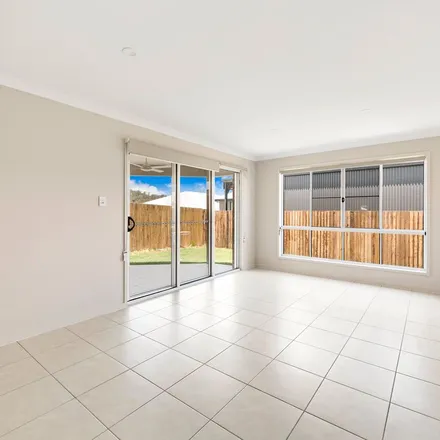 Image 7 - Radcliffe Crescent, Glenvale QLD 4350, Australia - Apartment for rent
