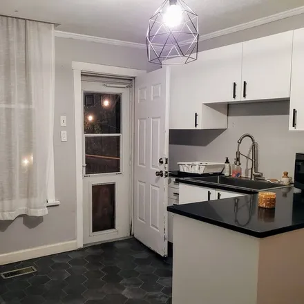 Rent this studio house on St. Louis
