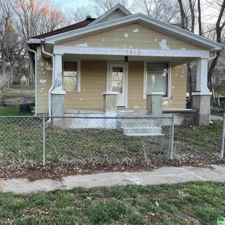 Buy this 2 bed house on 2955 West 5th Street in Sioux City, IA 51103