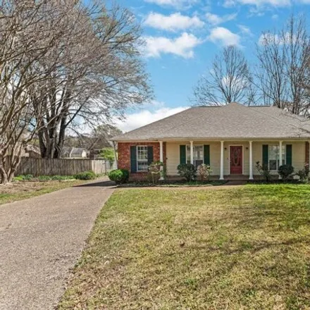 Buy this 3 bed house on 8072 Norwich Drive in Memphis, TN 38018
