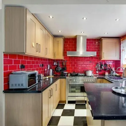 Image 2 - Alcester Crescent, Upper Clapton, London, E5 9PX, United Kingdom - Townhouse for sale