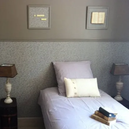 Rent this 3 bed house on 84110 Saint-Romain-en-Viennois