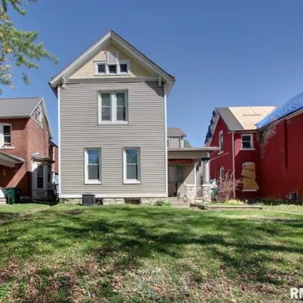 Buy this studio house on Fasthoff Alley in Quincy, IL 62301