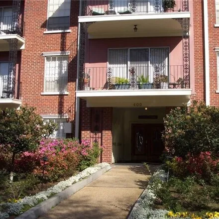 Rent this 1 bed condo on Burgundy in Oak Ridge Park, Metairie