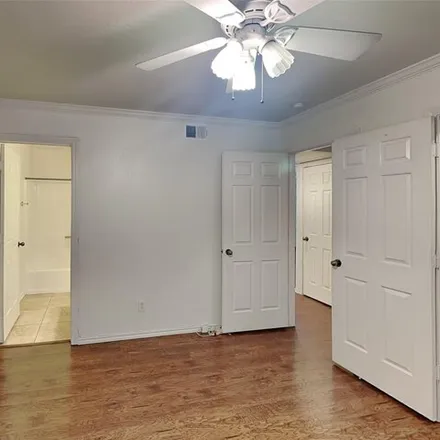 Image 7 - 3430 W 4th St Unit 2, Fort Worth, Texas, 76107 - House for rent