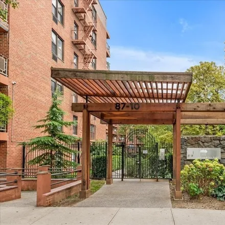 Image 4 - The Continental Park playground, 87-10 51st Avenue, New York, NY 11373, USA - Condo for sale