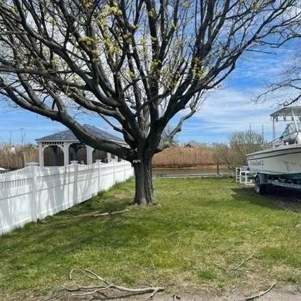 Image 5 - 67 Western Concourse, Amity Harbor, Copiague, NY 11701, USA - House for sale