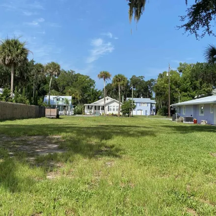 Buy this studio house on 604 North Riverside Drive in New Smyrna Beach, FL 32168