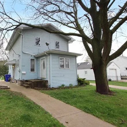 Buy this 3 bed house on 1649 West Lawrence Street in Appleton, WI 54914