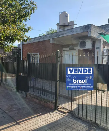 Buy this studio house on Rivadavia in Partido de General Rodríguez, 1746 Buenos Aires