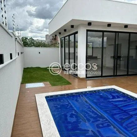 Buy this 3 bed house on Avenida Vereador Carlito Cordeiro in Laranjeiras, Uberlândia - MG