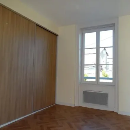 Rent this 3 bed apartment on 54 Avenue de Verdun in 69220 Belleville-en-Beaujolais, France