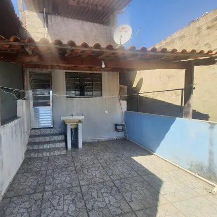 Rent this 2 bed house on Rua Petrocia in Taboão, Guarulhos - SP