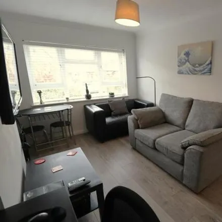 Image 7 - Marina Avenue, Rayleigh, SS6 9JQ, United Kingdom - Apartment for sale