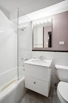 Image 7 - 242 East 80th Street, New York, NY 10075, USA - Apartment for sale