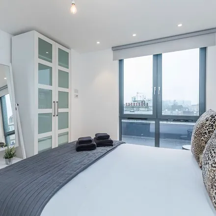 Rent this 4 bed apartment on 85 Frampton Street in London, NW8 8NQ