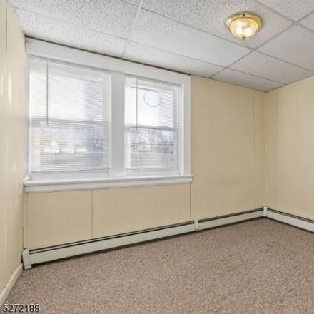 Image 3 - 287 Westfield Avenue West, Aldene, Roselle Park, NJ 07204, USA - Apartment for rent