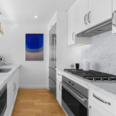 Image 3 - 227 East 19th Street, New York, NY 10003, USA - Condo for sale