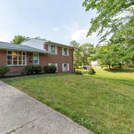 Image 3 - 5101 Ampthill Drive, Lincolnia Park, Fairfax County, VA 22312, USA - House for rent