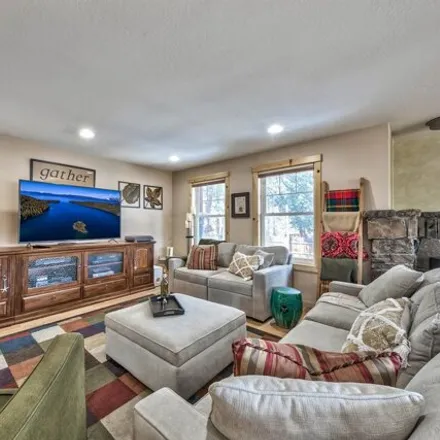 Image 4 - 15998 Canterbury Lane, Truckee, CA 96161, USA - House for sale