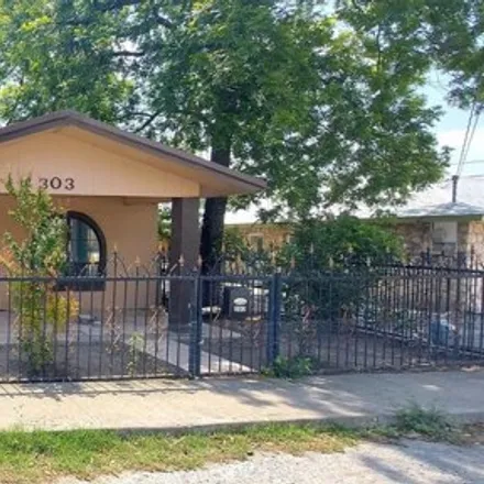 Image 2 - 321 West Viesca Street, Del Rio, TX 78840, USA - House for sale
