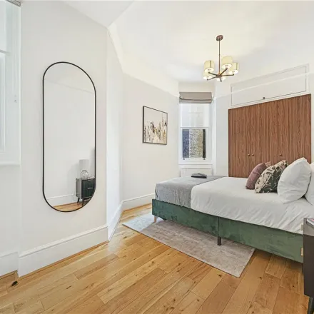 Rent this 5 bed apartment on 165-188 Oakwood Court in London, W14 8JU