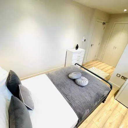 Image 5 - 4 Wide Way, London, CR4 1BD, United Kingdom - Apartment for rent