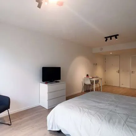 Rent this 1 bed apartment on Rue du Noyer - Notelaarsstraat / Rue du Noyer - Notelaarstraat 184 in 1030 Schaerbeek - Schaarbeek, Belgium