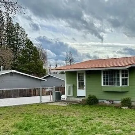 Buy this 2 bed house on 5968 Onyx Avenue in Altamont, OR 97603