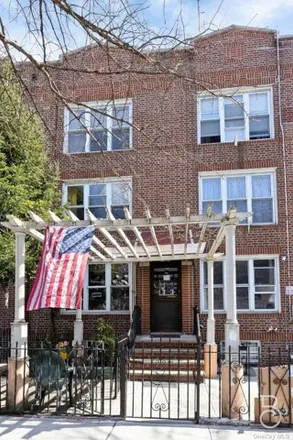 Buy this 12 bed house on 30-35 49th Street in New York, NY 11377