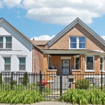 Buy this 5 bed house on 949 N Central Park Ave in Chicago, Illinois