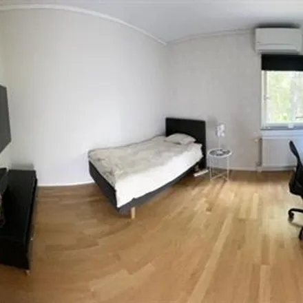 Rent this 3 bed condo on Heklagatan 11 in 164 55 Stockholm, Sweden