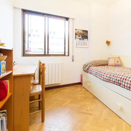 Rent this 3 bed room on Calle de Tremp in 11, 28040 Madrid