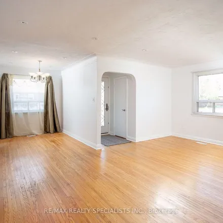 Rent this 3 bed apartment on 61 East 41st Street in Hamilton, ON L8V 4H9
