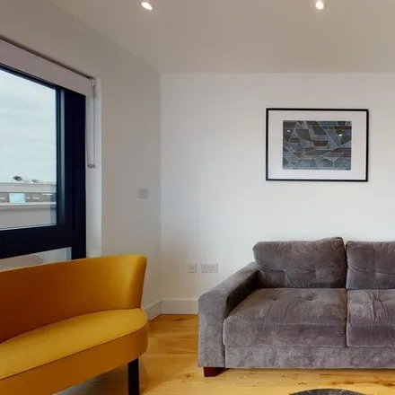 Rent this 1 bed apartment on Great West Road in London, TW8 9GN