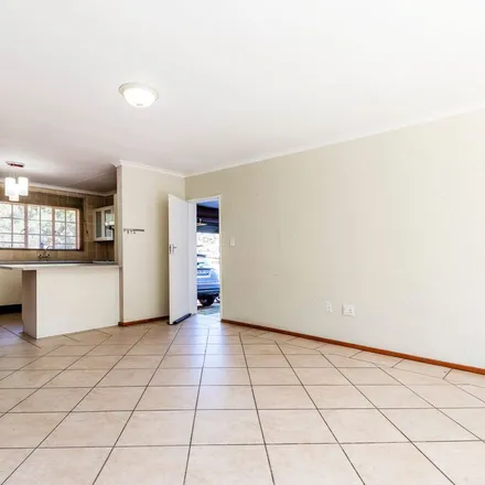 Image 2 - Gooseberry Street, Wilgeheuwel, Roodepoort, 2040, South Africa - Townhouse for rent