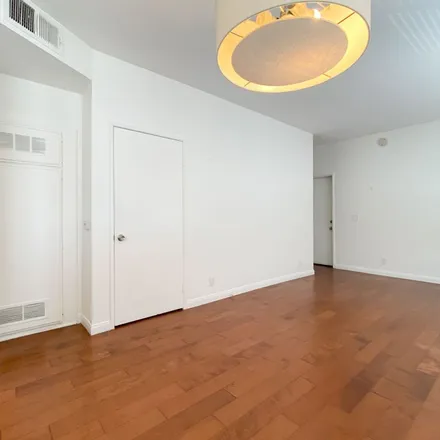 Image 2 - 2051 Chickasaw Avenue, Los Angeles, CA 90041, USA - Apartment for rent