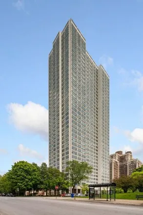 Image 2 - 1700 East 56th Street, Chicago, IL 60637, USA - Condo for sale