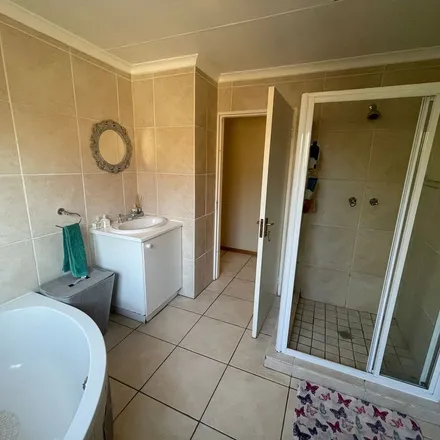 Image 6 - Pippa Close, Antwerp, Johannesburg, 2001, South Africa - Apartment for rent