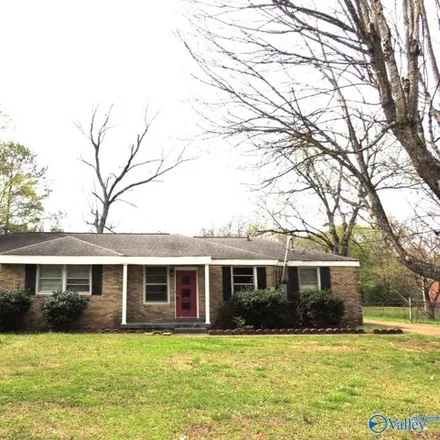 Buy this 4 bed house on 3937 Lakeview Drive in Lakewood, Huntsville