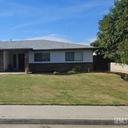 Buy this 3 bed house on 540 Charlana Drive in Kern County, CA 93308