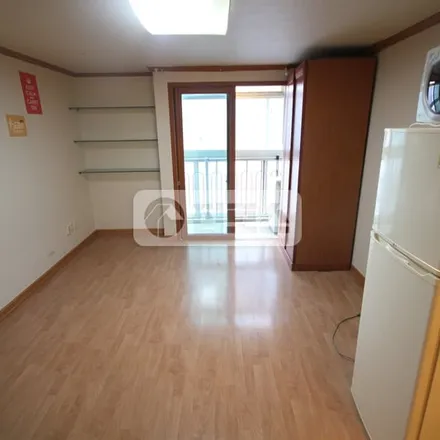 Rent this studio apartment on 서울특별시 강남구 역삼동 738-17